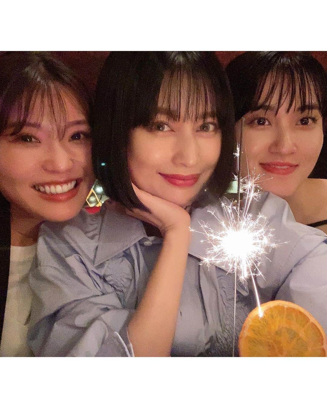 佐藤乃莉のインスタグラム：「毎年本当にありがたい…✨  出逢ってから  ずっとお祝いしてくれる🥹💕💕  Thank you soooo much!! I’m so grateful for our friendship.   You guys are awesome👑✨  このプレートも細部に至るまで リクエストして作ってくれた さすがのセンス😭💝🎉  しかもお店の雰囲気も私好み！！ 店員さんもお食事も全部良かった ✨✨🌹😳🌹✨✨  #love#birthday#friends#お祝い」
