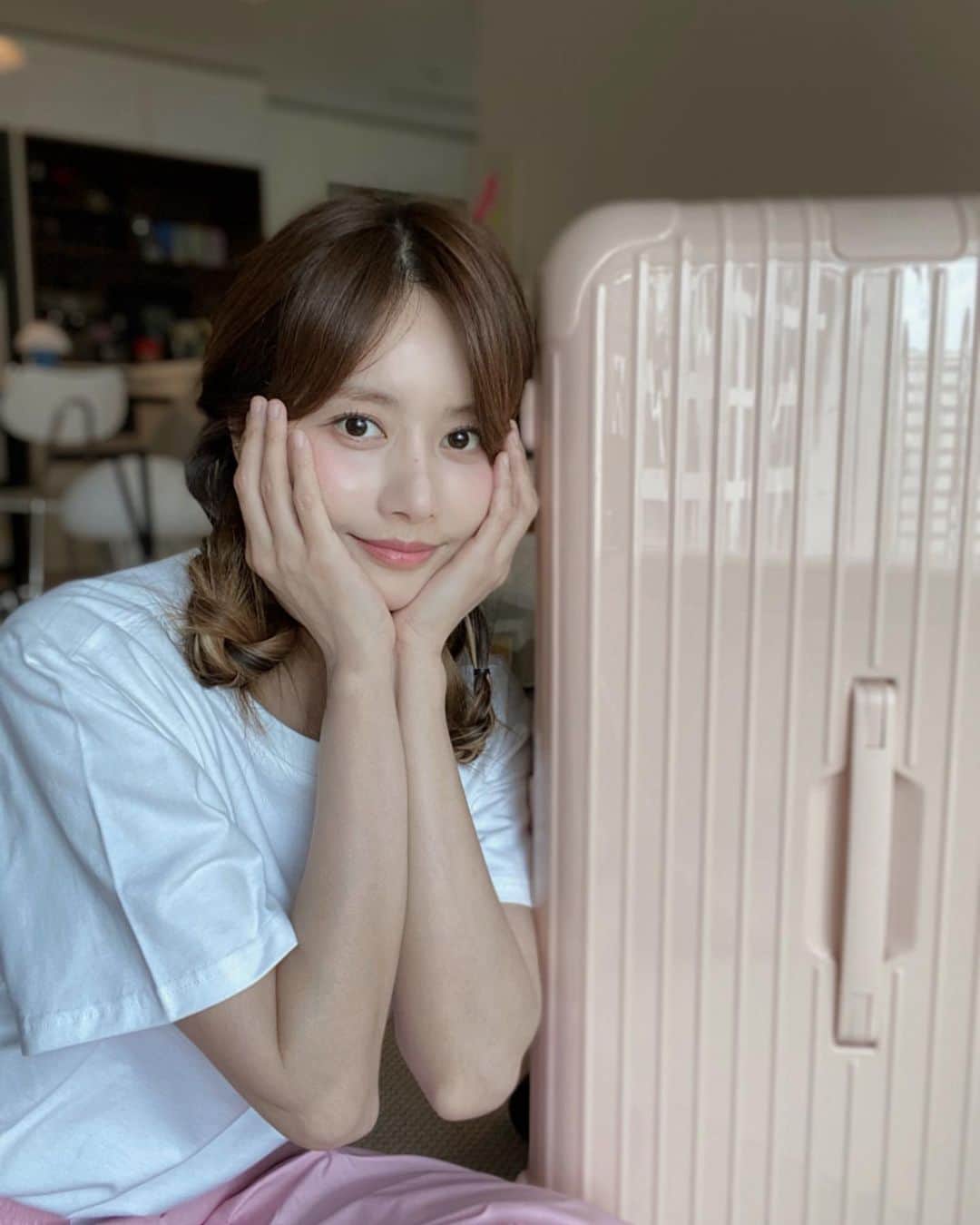 ハン・ボルムのインスタグラム：「나 분홍색 좋아하네..😳」