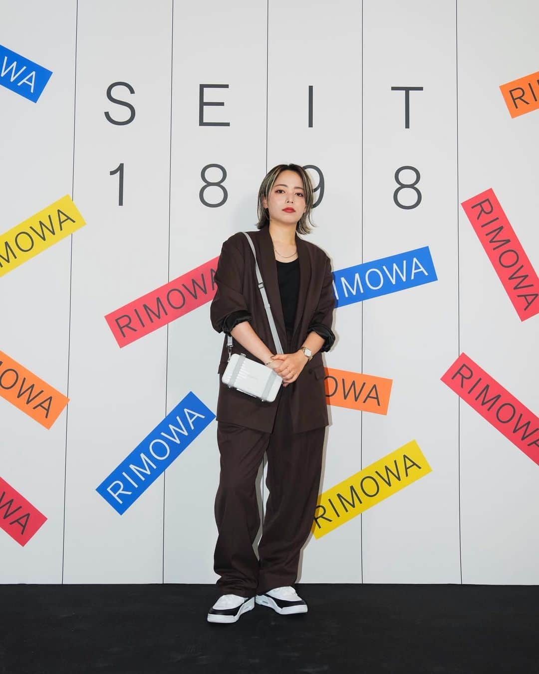 Licaxxxのインスタグラム：「RIMOWA 125周年のアーカイブ展”SEIT1898”のオープニングレセプションに参加してきました。DJなら誰でも憧れる縦型のrimowa original pilot(レコード入れるなら縦！)。空港の思い出はいつもrimowaと一緒です。18日まで開催中！  期間：6月9日- 6月18日 場所：ヨドバシJ6ビル  #RIMOWA125 #RIMOWAseit1898」