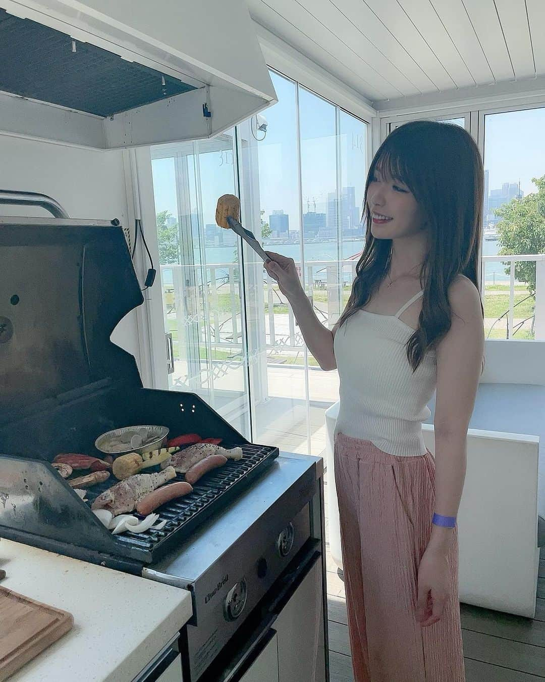 優月美羽さんのインスタグラム写真 - (優月美羽Instagram)「BBQ🍖🔥🍴 ここ最高すぎた🥺💓室内最高だったのでまた行きたい所😘 ご飯も美味しかったな〜🏖🐠☀️  #bbq  #キラナガーデン豊洲  #キラナガーデン  #豊洲bbq  #夏コーデ」6月9日 15時15分 - miu.yuzuki