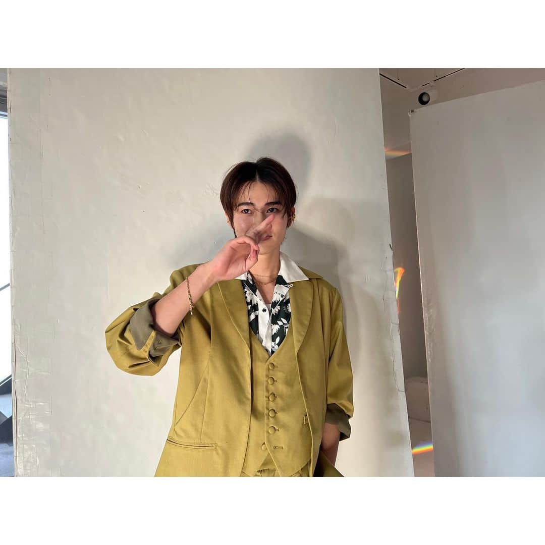 西垣匠さんのインスタグラム写真 - (西垣匠Instagram)「💍💎 ⁡ 「FINE BOYS」7月号 本日発売です！ ⁡ キラキラメイクにオシャレな衣装でした💎 オフショットたくさんなので大放出🌋 ⁡ ぜひ見てね。」6月9日 15時21分 - sho_nishigaki_official