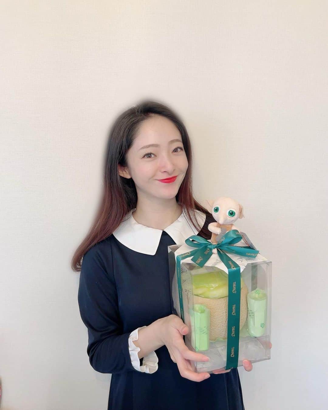 のインスタグラム：「こんにちは。  私ごとではありますが、 本日誕生日を迎えました。 沢山のおめでとうメッセージありがとうございます😊  良い1年にできるように頑張りますので、 応援して頂けますと嬉しいです。  宜しくお願い致します。  妹のケーキやプレゼントのセンス😆笑  最近また、ハリーポッターにハマって見返しているからのチョイスかなと。」