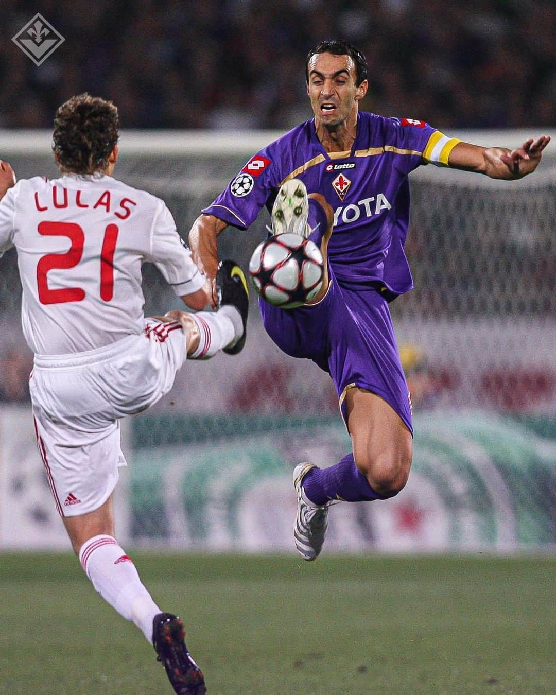 ACFフィオレンティーナさんのインスタグラム写真 - (ACFフィオレンティーナInstagram)「Buon compleanno, Dario Dainelli ⚜️ Happy Birthday, Dario Dainelli 🎂  #ForzaViola #Fiorentina #ACFFiorentina」6月9日 15時56分 - acffiorentina