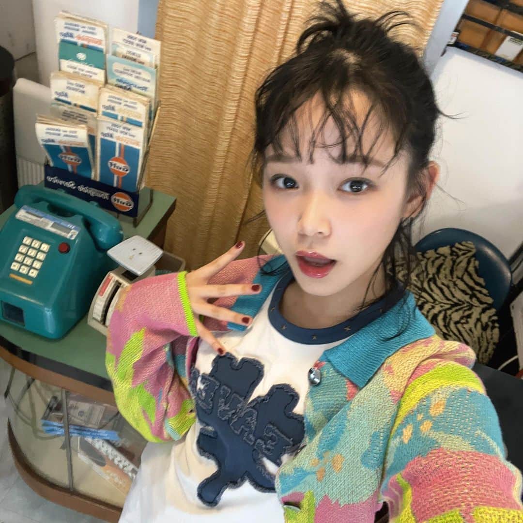 のインスタグラム：「Little Glee Monster NYLON SUPER VOL.14🧳🩶  7月7日発売︎︎︎︎︎︎☺︎  電話機多め🤙🏻」