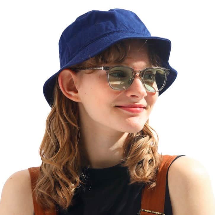 CLUÉLmagazineさんのインスタグラム写真 - (CLUÉLmagazineInstagram)「. Bucket Hat and Sunglasses バケットハットに合わせたい、夏のサングラス🕶️☀️ . コーディネートが物足りないとき、ボーイッシュな着こなしが気分の日、日差しが強い夏…どんなときにも活躍してくれるバケットハットは、ワードローブのひとつとして持っておくと便利。 夏はサングラスとの組み合わせで、よりキャッチーに。なかでも欲しいのは、クリアフレームとカラーレンズ。あなたはどっち派？ . 01 ハット　#sandinista サングラス　#thebedfordhotel . 02 ハット　#undecorated サングラス　#beamsboy . 03 ハット　#kijimatakayuki サングラス　#thebedfordhotel . 04 ハット　#progressrunningclub サングラス　#ayame #cinoh . from vol.90 ・・・・・・・・・・・・・・・・・・・・・・・・・・・  #cluel #クルーエル #cluelmagazine #クルーエル女子 #fashion #ootd #ファッション好き #ファッション雑誌 #おしゃれ #グッドガール #夏コーデ #サングラス #バケットハット #夏小物 #帽子コーデ #ヘアスタイル #ヘアアレンジ #ボーイッシュ女子 #シンプルが好き  こちらのアカウントもフォローしてね！ @cluel_homme @navys_magazine」6月9日 17時00分 - cluelmagazine
