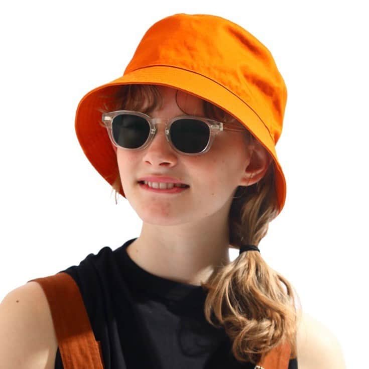 CLUÉLmagazineさんのインスタグラム写真 - (CLUÉLmagazineInstagram)「. Bucket Hat and Sunglasses バケットハットに合わせたい、夏のサングラス🕶️☀️ . コーディネートが物足りないとき、ボーイッシュな着こなしが気分の日、日差しが強い夏…どんなときにも活躍してくれるバケットハットは、ワードローブのひとつとして持っておくと便利。 夏はサングラスとの組み合わせで、よりキャッチーに。なかでも欲しいのは、クリアフレームとカラーレンズ。あなたはどっち派？ . 01 ハット　#sandinista サングラス　#thebedfordhotel . 02 ハット　#undecorated サングラス　#beamsboy . 03 ハット　#kijimatakayuki サングラス　#thebedfordhotel . 04 ハット　#progressrunningclub サングラス　#ayame #cinoh . from vol.90 ・・・・・・・・・・・・・・・・・・・・・・・・・・・  #cluel #クルーエル #cluelmagazine #クルーエル女子 #fashion #ootd #ファッション好き #ファッション雑誌 #おしゃれ #グッドガール #夏コーデ #サングラス #バケットハット #夏小物 #帽子コーデ #ヘアスタイル #ヘアアレンジ #ボーイッシュ女子 #シンプルが好き  こちらのアカウントもフォローしてね！ @cluel_homme @navys_magazine」6月9日 17時00分 - cluelmagazine