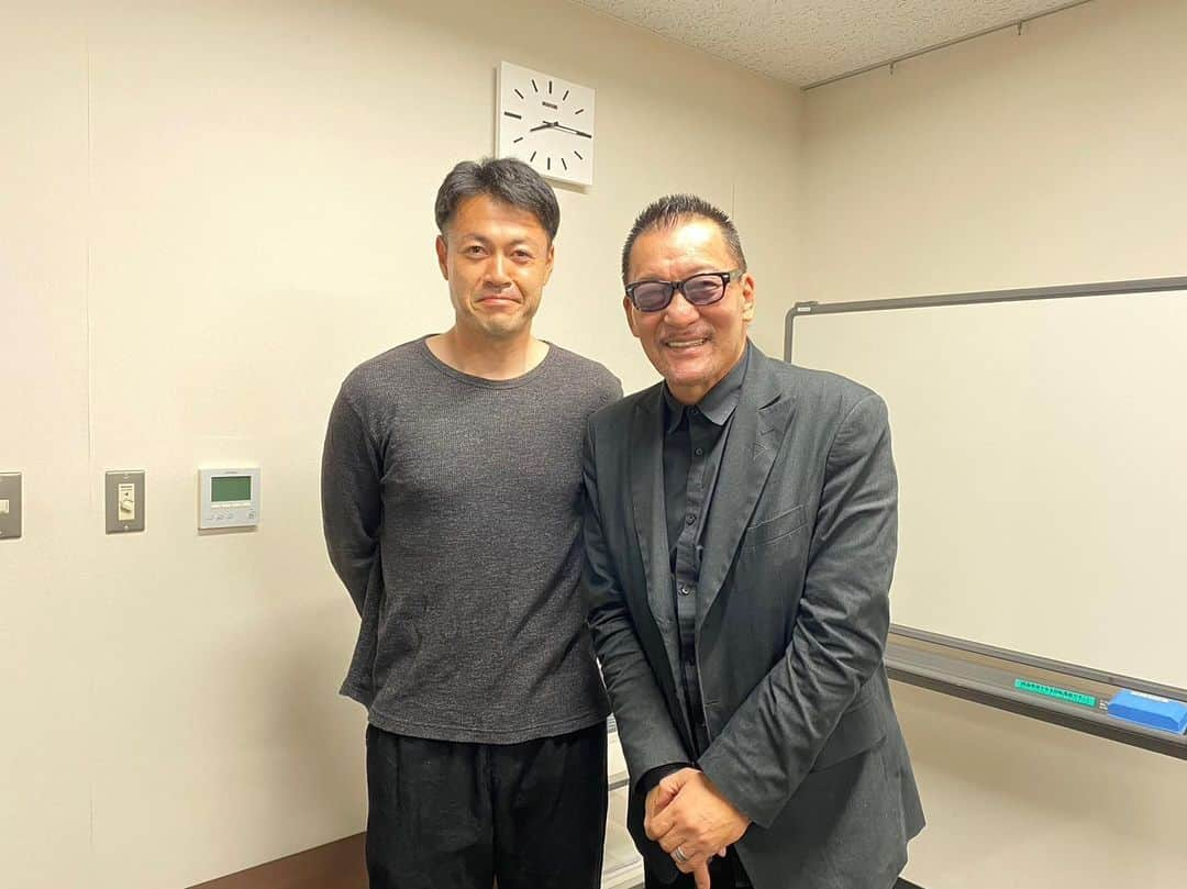 柴崎貴広さんのインスタグラム写真 - (柴崎貴広Instagram)「先日、蝶野さんに会わせていただく機会がありました。  若い子たちはビンタのイメージが強いみたいだけど、私にとってはスーパースターの1人。  今まで何回かお見かけしたことがあったけど、あのオーラに圧倒されて声をかけられずにいたので、話すことが出来て感無量でした。  子どもの頃友だちに蝶野さんの技(STF)をやったら先生に怒られたのを思い出しました。  かっこよかった…   #蝶野正洋 さん」6月9日 16時20分 - shibasaki26