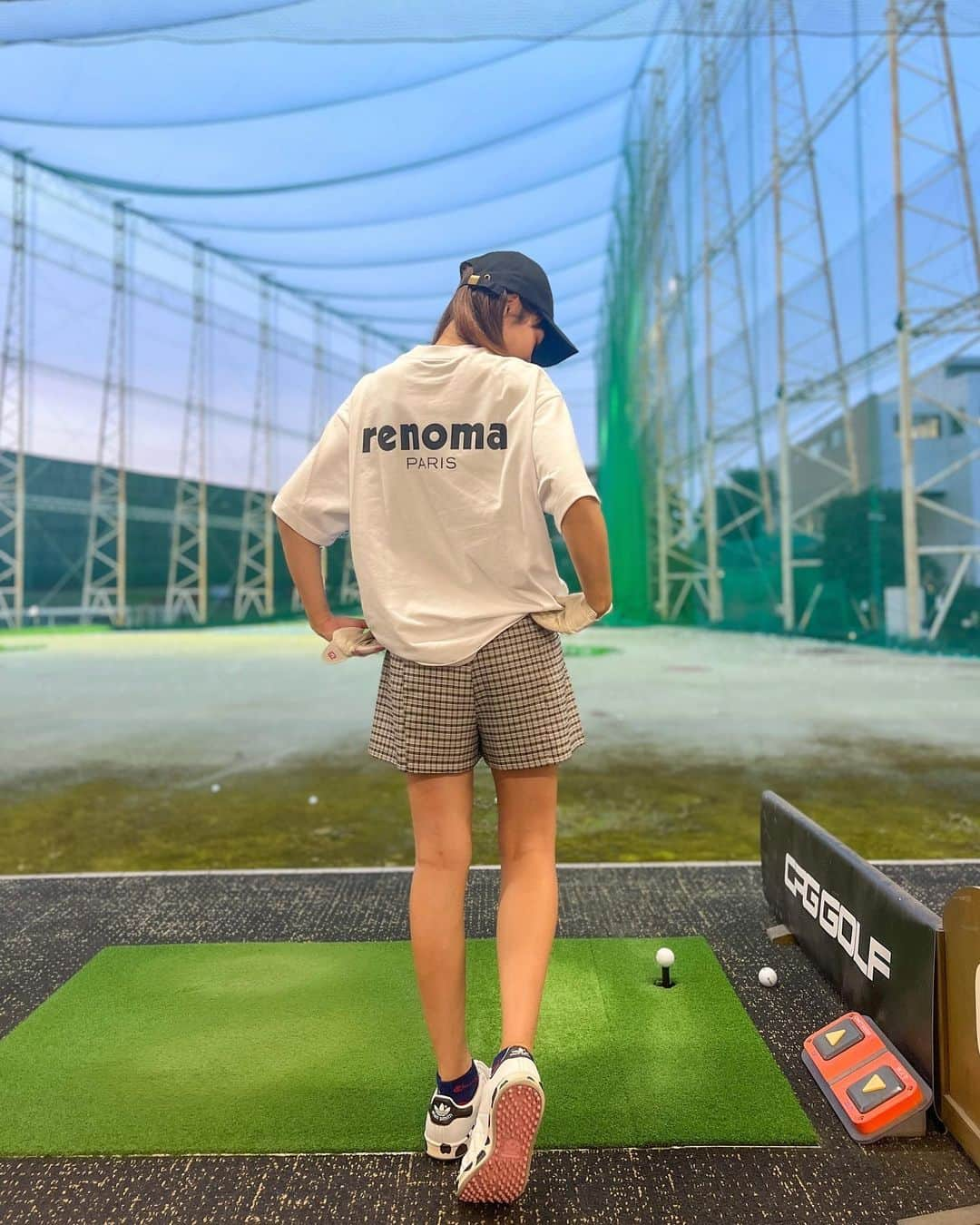 高沢奈苗さんのインスタグラム写真 - (高沢奈苗Instagram)「.  練習コーデ @renoma_golf_jp 🤍🤍🤍  メンズのS を着用してるよ★  .  .  #golf #golffashion #renomagolf #レノマゴルフ #スイング碑文谷 #打ちっぱなし #ゴルフ練習 #オーバーサイズtシャツ #メンズファッション」6月9日 16時26分 - nanaetakasawa