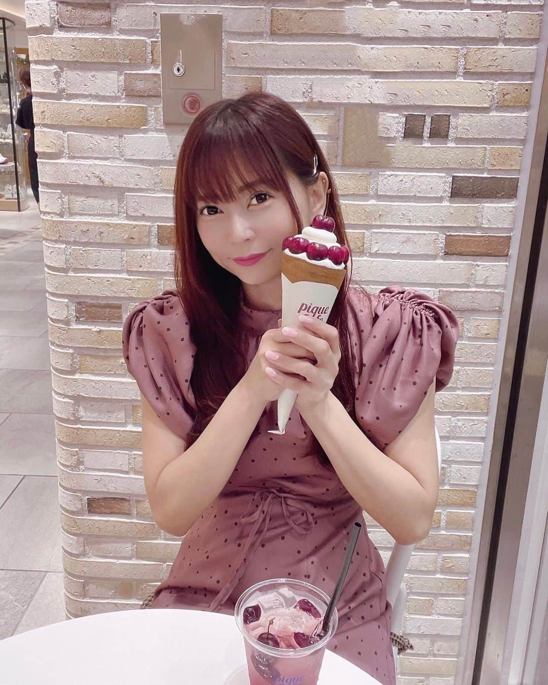 青山愛菜のインスタグラム：「#gelatopiquecafe  🍒🍨🥤」
