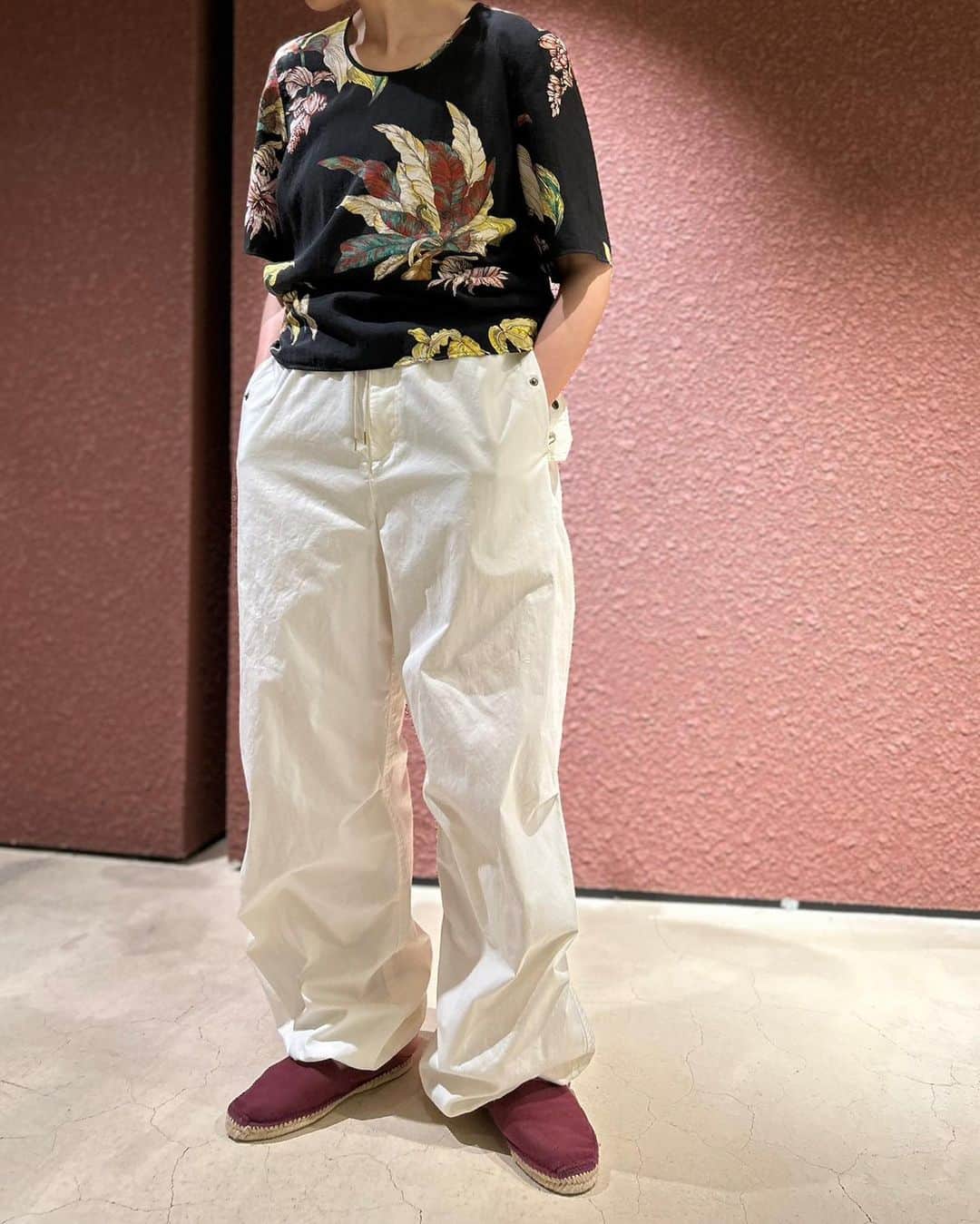 6(ROKU) OFFICIALさんのインスタグラム写真 - (6(ROKU) OFFICIALInstagram)「-  @lemaire_official T-shirt ¥95,700- tax in  6 snow pants ¥27,500- tax in  #roku #lemaire」6月9日 16時42分 - 6______roku