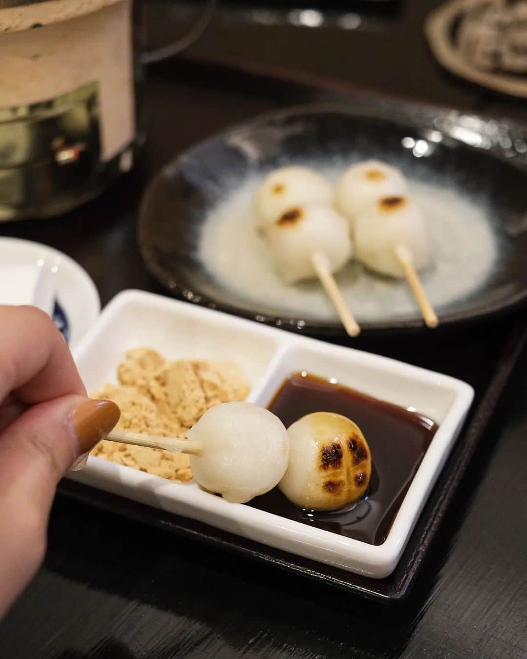 Erinaさんのインスタグラム写真 - (ErinaInstagram)「We had the pleasure of trying the Charcoal Grilled Dango set 🍡, and it was an amazing experience.  Honestly, I wanted to try everything on the menu from this place because it was just that enticing. It's hard to resist such a tempting selection!🥺🥺  ____________________ @matoi_kaminarimon  Address: 1 Chome-3-3 Asakusa, Taito City, Tokyo 111-0032, Japan  Trading hours : Mon/Tues/Thur/Fri 12:30 -6:00pm Sst/Sun 12:30 -7:00pm ____________________」6月9日 16時50分 - eliseaki