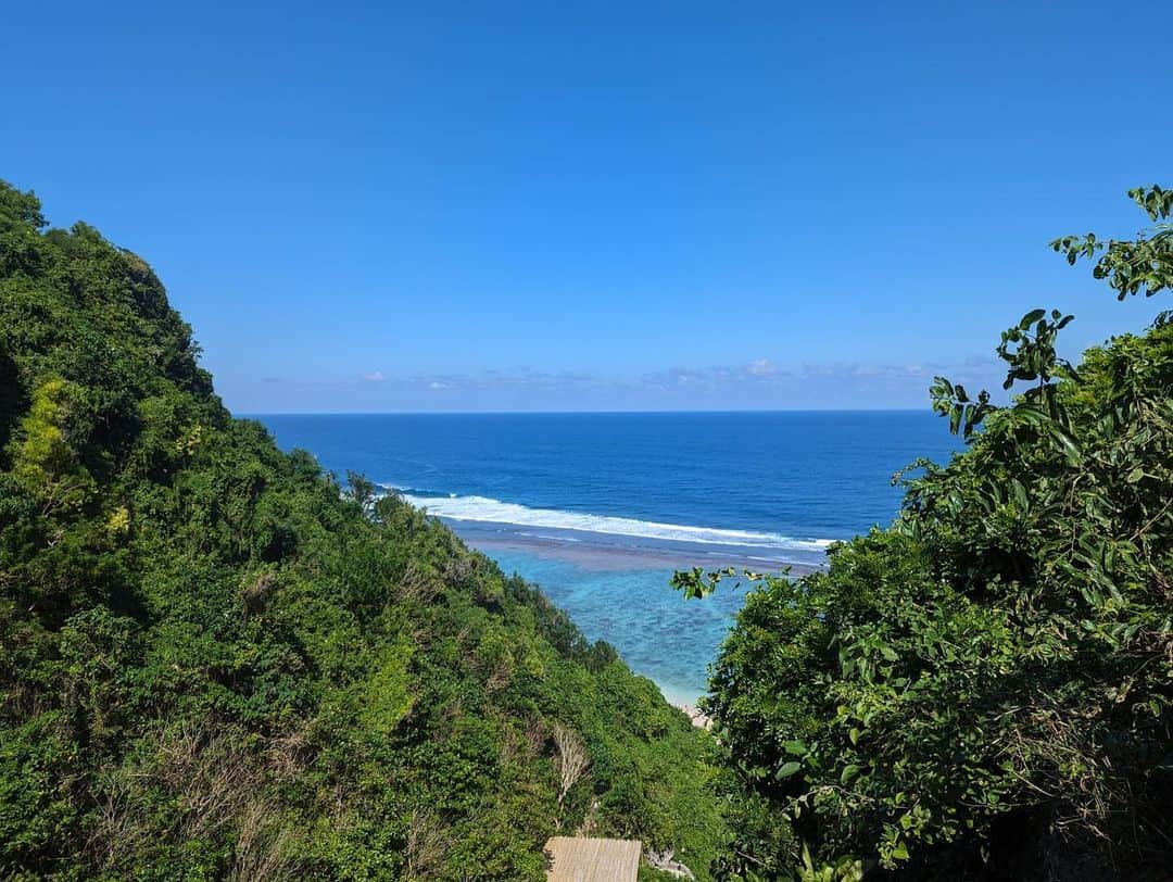 クリスチャン・トーマスさんのインスタグラム写真 - (クリスチャン・トーマスInstagram)「Bali 🇮🇩 ☀️🏄🏻‍♂️」6月9日 16時57分 - kristom1