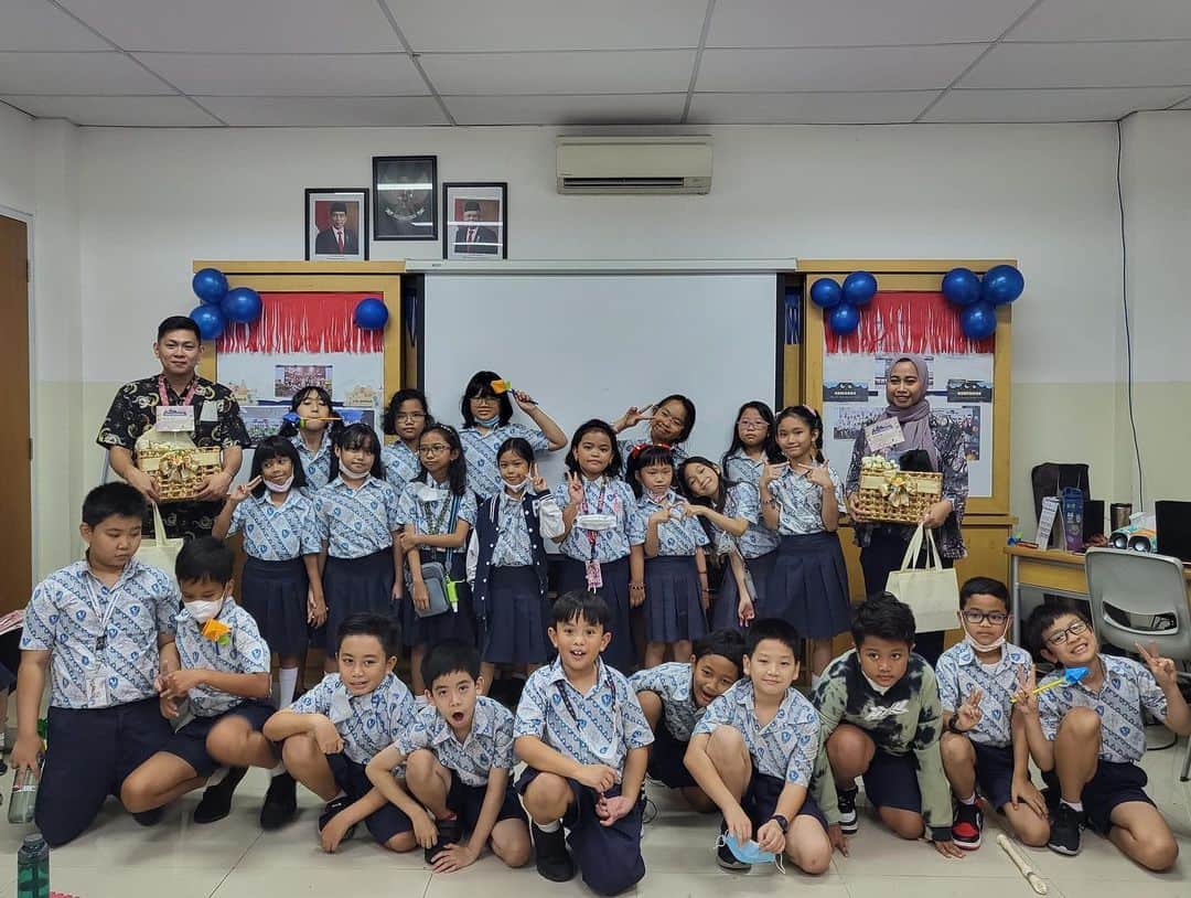 のインスタグラム：「Congratulation to all P3A syg💋🎉 had a lot of beautiful memories in this class ❤️😘 and thank you for the teachers that always do the best for us 🙏🏻❤️ see u in the next class guys......💃✌🏻」