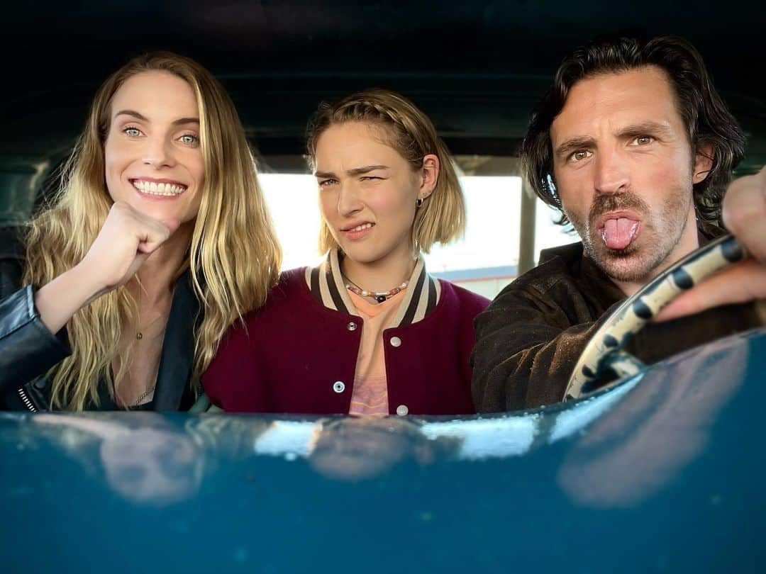 オーエン・マッケンさんのインスタグラム写真 - (オーエン・マッケンInstagram)「3 gangsters who just wrapped & didn’t drop a cue @_zyra_g @emily_wiseman_x #labrea」6月9日 16時58分 - eoincmacken