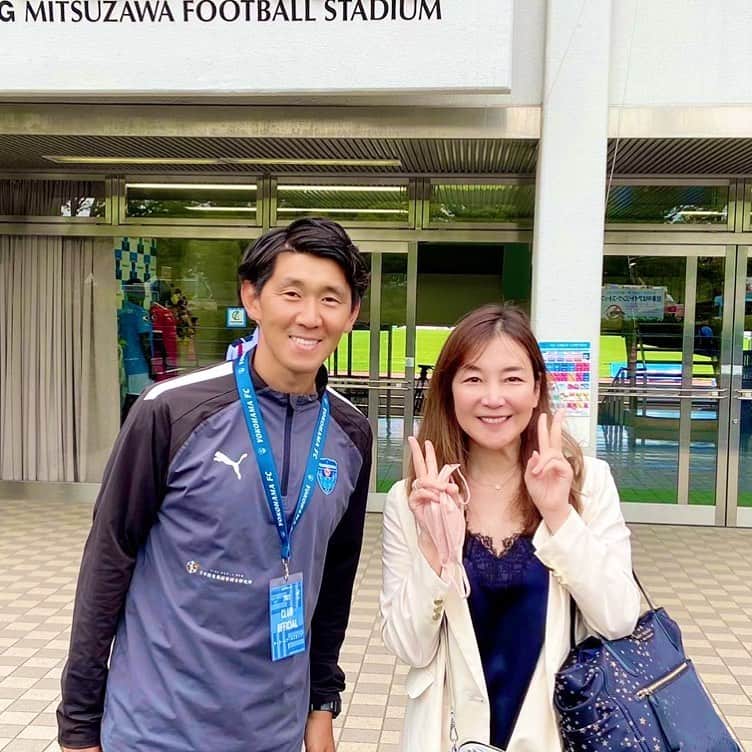 日々野真理さんのインスタグラム写真 - (日々野真理Instagram)「いつぞやの写真🤳  横浜FCの試合日、 水本裕貴さんにバッタリ！ 現在は、横浜FCのスクールコーチをしています。  ジェフの頃、若手だった水本選手から取材させていただいていて、当時からしっかり者でいつも穏やかで(^^) きっと素敵な指導者になるんだろうな〜って、思います！  #水本裕貴さん」6月9日 17時10分 - marihibino1031