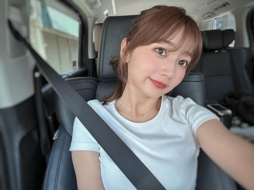 のインスタグラム：「色素薄めカラコンつけてみた日👀💋」