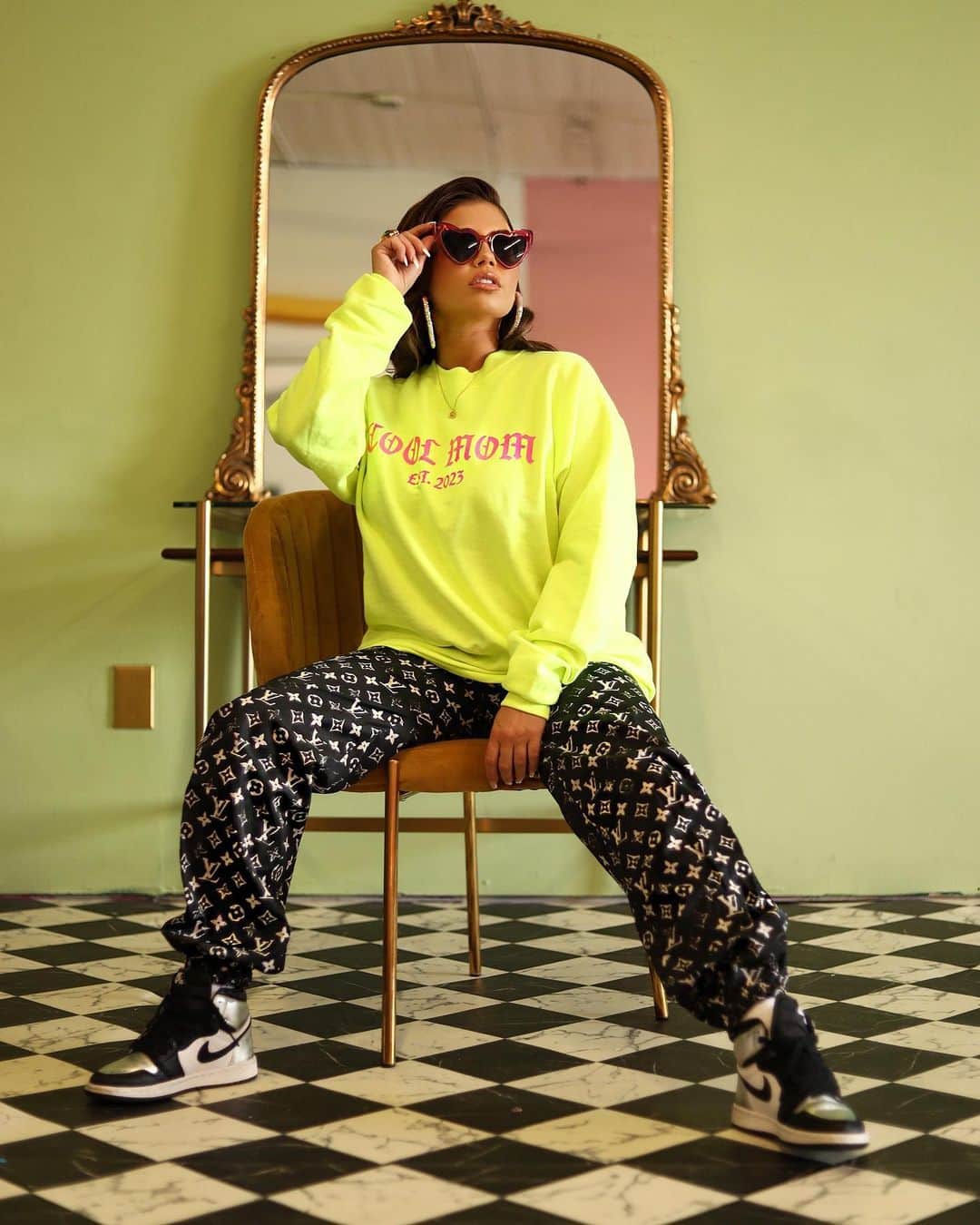 シャネル・ウエスト・コーストのインスタグラム：「I’m a cool mom 🤘🏼 Fave 1/2?」