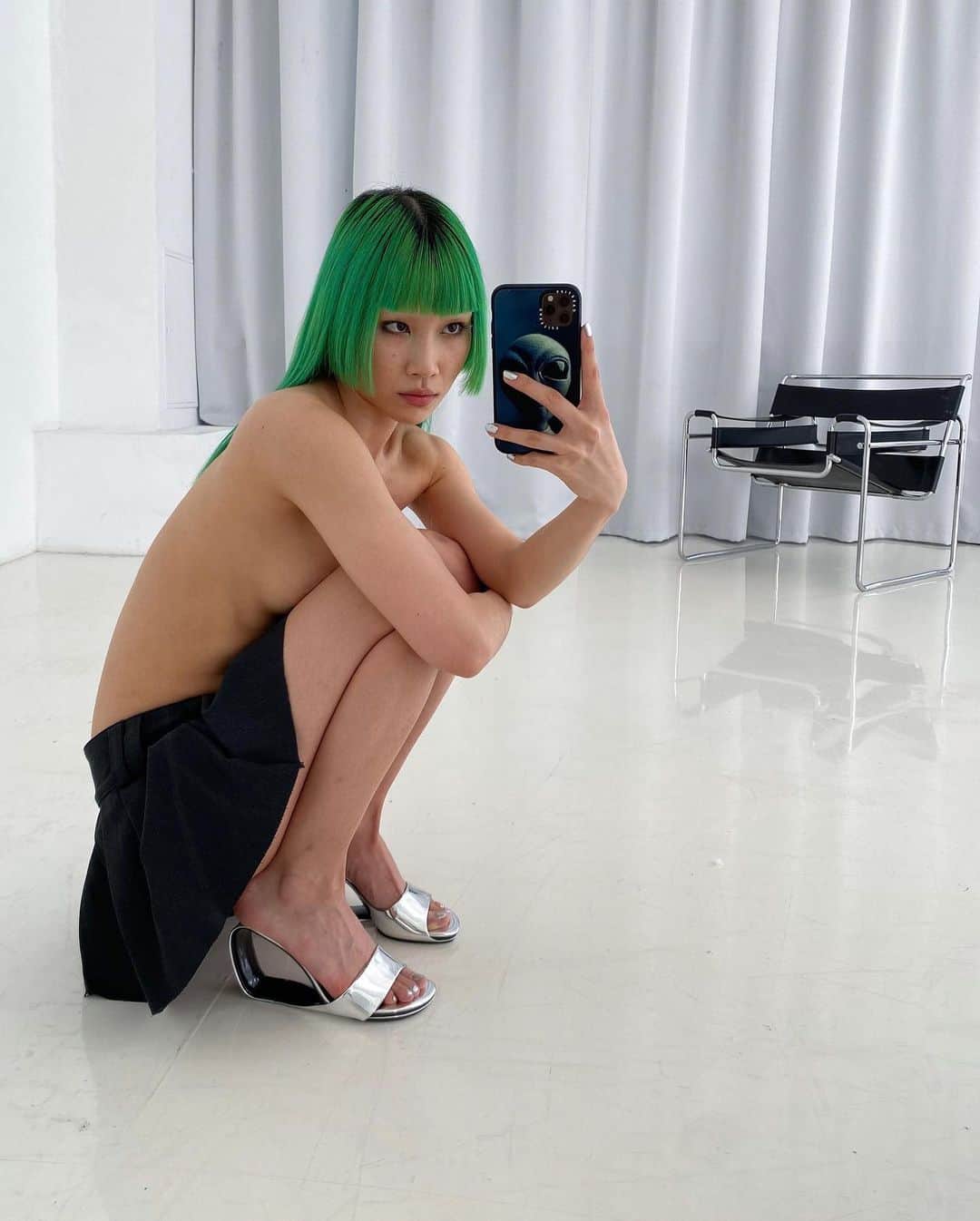 のインスタグラム：「Otherworldly in Mobius Hi Mirror Silver /// @alyyspace  . . . #unitednude #SS23 #sculpturalheels」