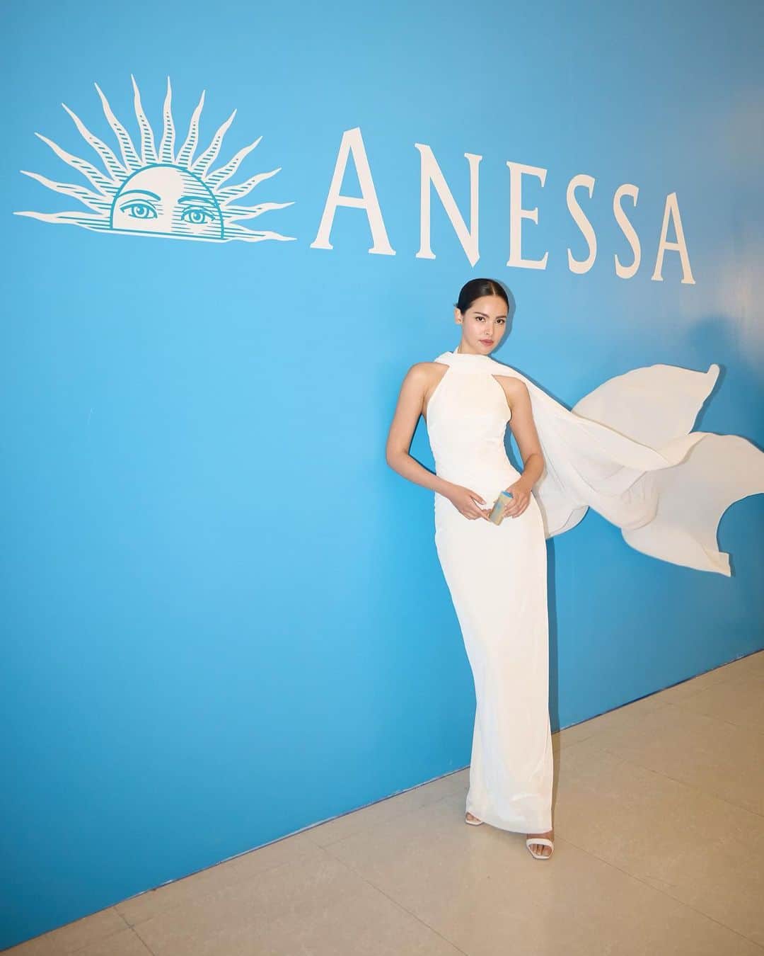 ウッラサヤー・セパーバンのインスタグラム：「Anessa 💫 กันแดดที่สุดยอดมากๆเลย บางเบาสบายผิวแต่ปกป้องได้ดี บารุงผิวไดอีกด้วยนะคะ ญ่ารู้สึกว่าเขาครบมากจริงๆ ใช้ได้ในทุกโอกาส 🫶🏼 ต้องมีติดตัวไปทุกที่เลยจริงๆๆ」