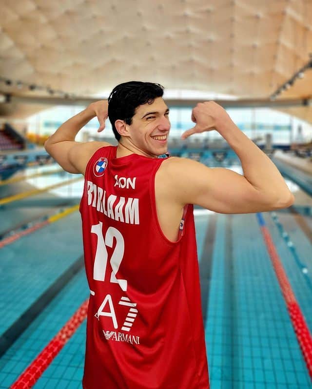 Armani Officialさんのインスタグラム写真 - (Armani OfficialInstagram)「United in sport. #EA7 athletes show their support to @olimpiamilano1936 team for the playoffs finals. ⁣ ⁣ @simone_barlaam ⁣ @fabiofogna ⁣」6月10日 3時00分 - emporioarmani