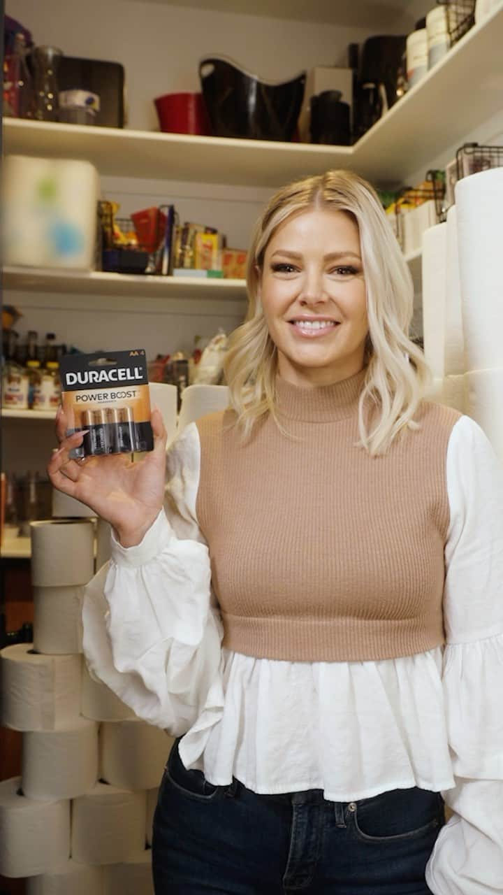 アリアナ・マディックスのインスタグラム：「It’s time for me to move on to something more premium. Thanks to @Duracell, I’m now fully stocked with the best. #Ad #Duracell」