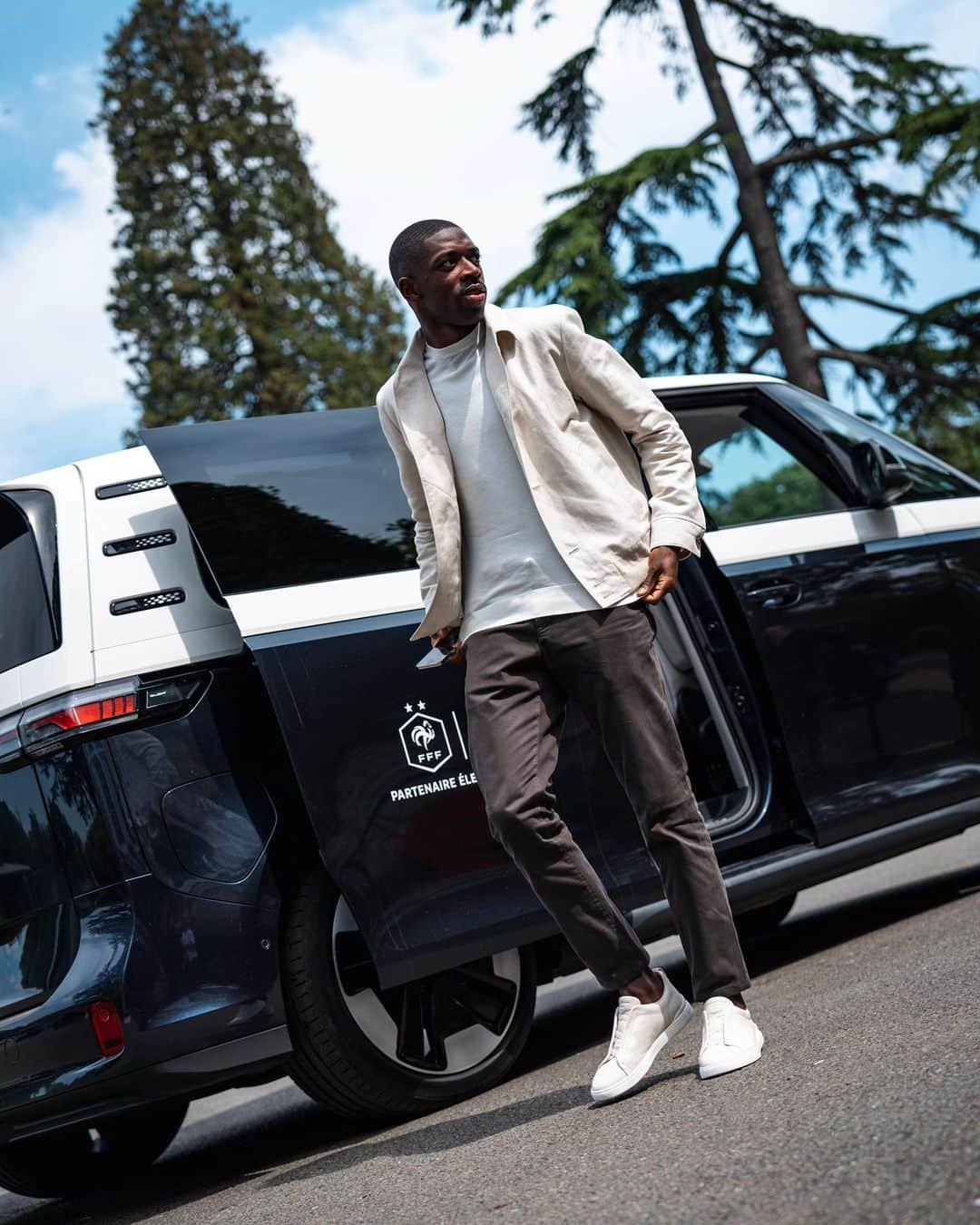 ウスマン・デンベレのインスタグラム：「📍Clairefontaine 👍🏿🇫🇷」