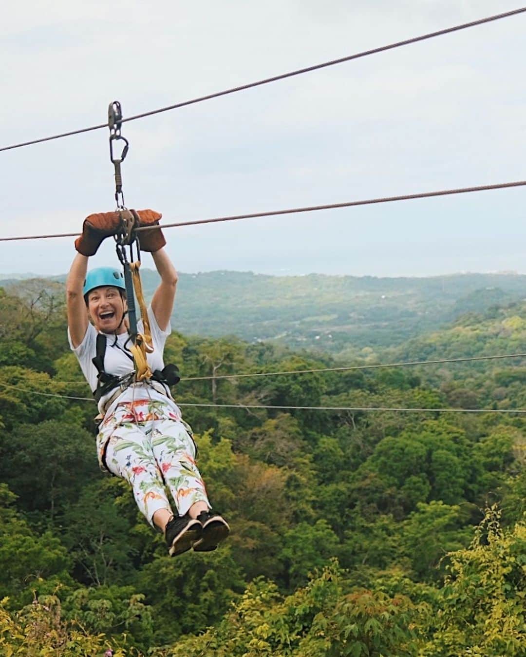 ジェーン・シーモアさんのインスタグラム写真 - (ジェーン・シーモアInstagram)「What’s life without a little adventure?! 😅 Zip-lining my way through Costa Rica! 💚 What’s one of the most adventurous things you’ve done? I’d love to know!」6月10日 3時20分 - janeseymour