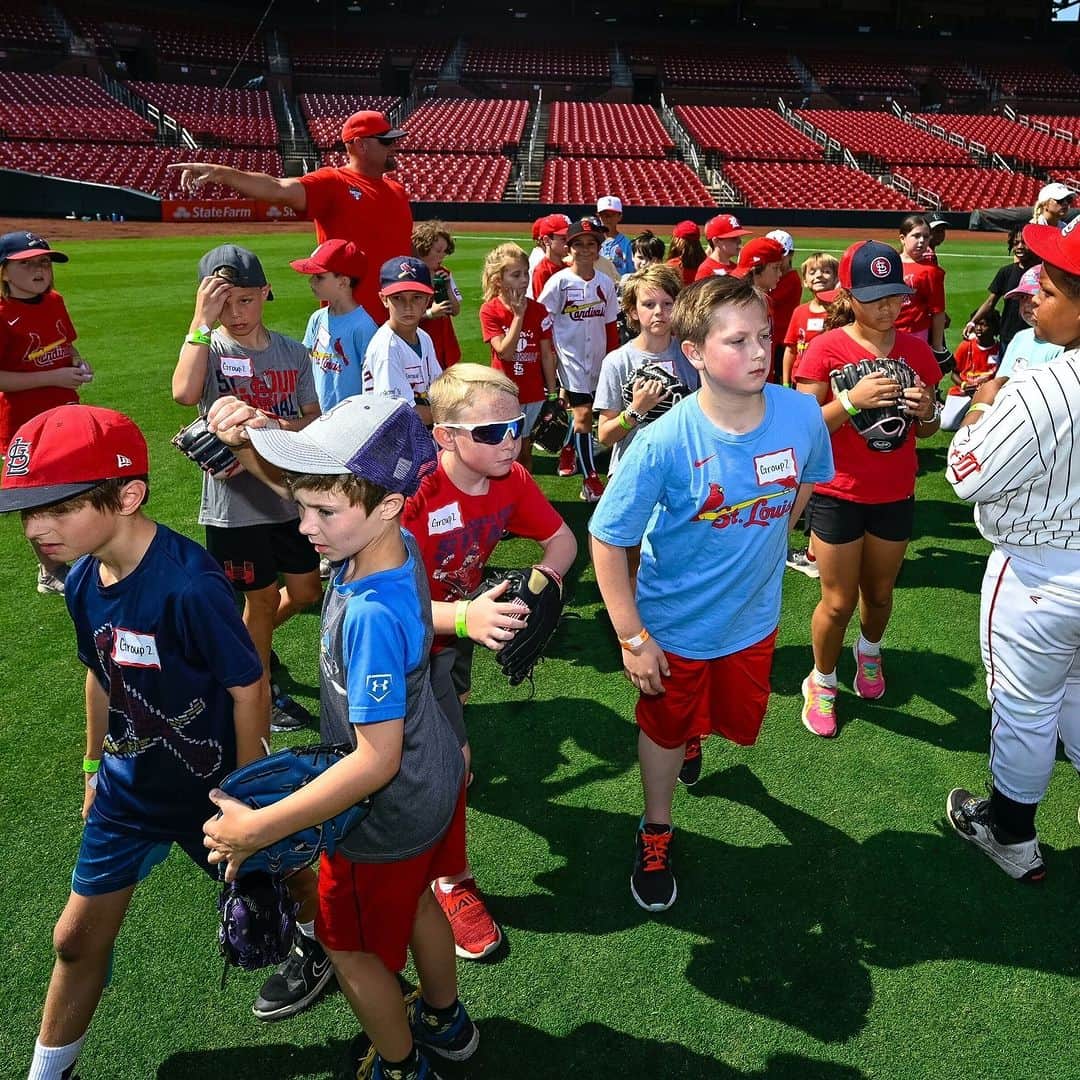 セントルイス・カージナルスさんのインスタグラム写真 - (セントルイス・カージナルスInstagram)「PLAY BALL! ⚾  Over 1,000 kids joined us at the ballpark this morning for @mlb #PlayBallWeekend!」6月10日 3時40分 - cardinals