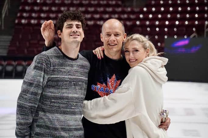 パイパー・ギレスさんのインスタグラム写真 - (パイパー・ギレスInstagram)「Missing all of these lovely people!! Forever and always a Stars on Ice family! ❤️ - - - #starsonice #family #skating #figureskating #iceskating #skatingfun #reminisce」6月10日 3時40分 - pipergilles