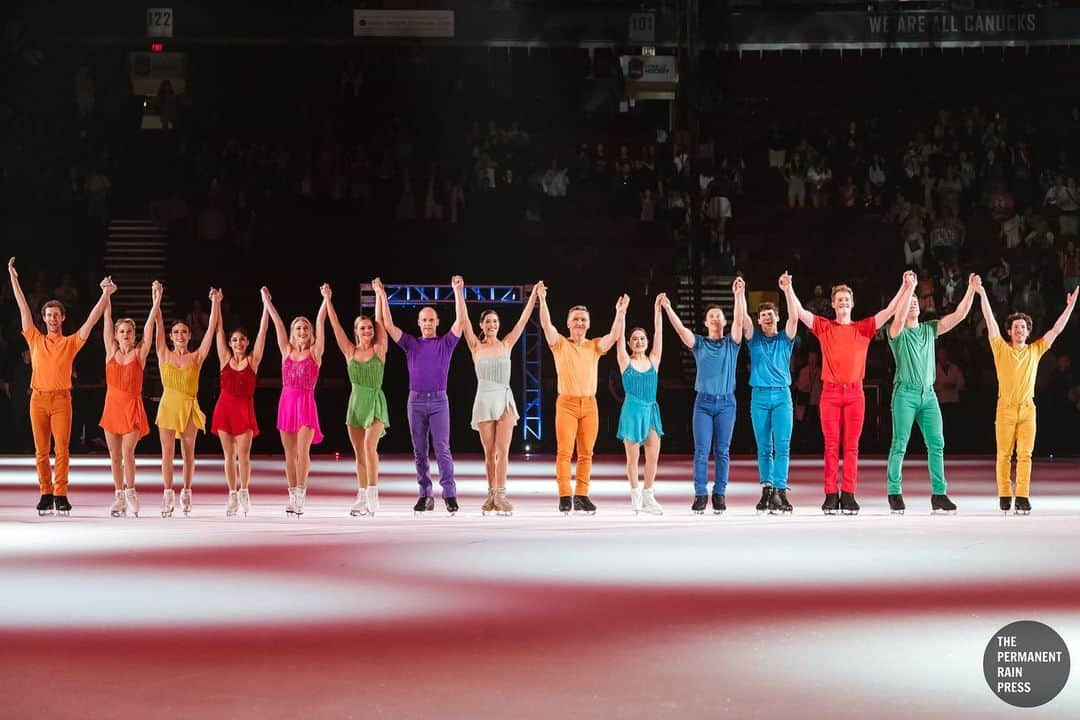 パイパー・ギレスさんのインスタグラム写真 - (パイパー・ギレスInstagram)「Missing all of these lovely people!! Forever and always a Stars on Ice family! ❤️ - - - #starsonice #family #skating #figureskating #iceskating #skatingfun #reminisce」6月10日 3時40分 - pipergilles