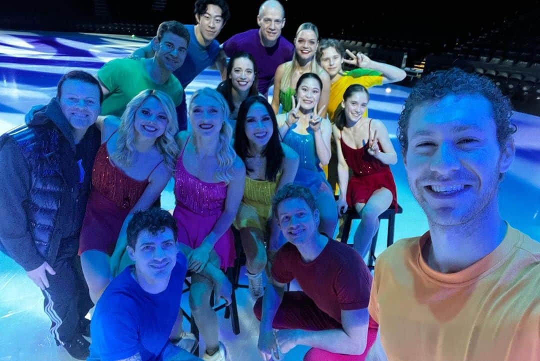 パイパー・ギレスさんのインスタグラム写真 - (パイパー・ギレスInstagram)「Missing all of these lovely people!! Forever and always a Stars on Ice family! ❤️ - - - #starsonice #family #skating #figureskating #iceskating #skatingfun #reminisce」6月10日 3時40分 - pipergilles