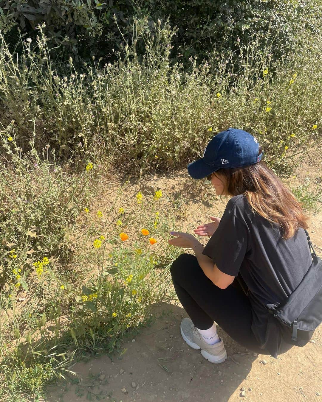 ルーシー・ヘイルさんのインスタグラム写真 - (ルーシー・ヘイルInstagram)「this last month has varied from getting emotional about flowers to getting my phone stolen out of my pocket to cry-laughing over Claire’s 3 min voice memos to a mild emotional breakdown to reading books about the Art of Allowing and so on …character building 😂🫶🏻」6月10日 4時05分 - lucyhale