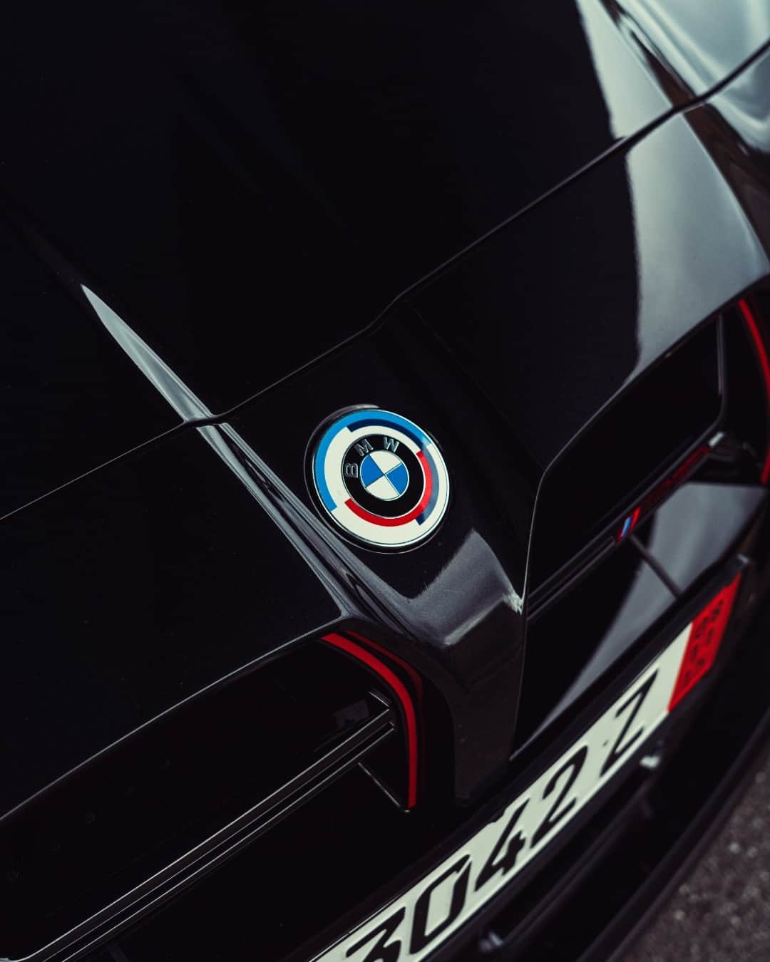 BMWさんのインスタグラム写真 - (BMWInstagram)「Double trouble. 💕 Will you take your BMW M4 CSL in Black Sapphire or Frozen Brooklyn Grey?  #BMWRepost @sanzraw_ @jzaibsgarage @enriquo_suave   The BMW M4 CSL. #THEM4 #BMWM #M4 #BMW  __ BMW M4 CSL Coupé: Combined fuel consumption: 10.1–9.9 l/100 km. Combined CO2 emissions: 227–224 g/km. All data according to WLTP. Further info: www.bmw.com/disclaimer」6月10日 4時05分 - bmw