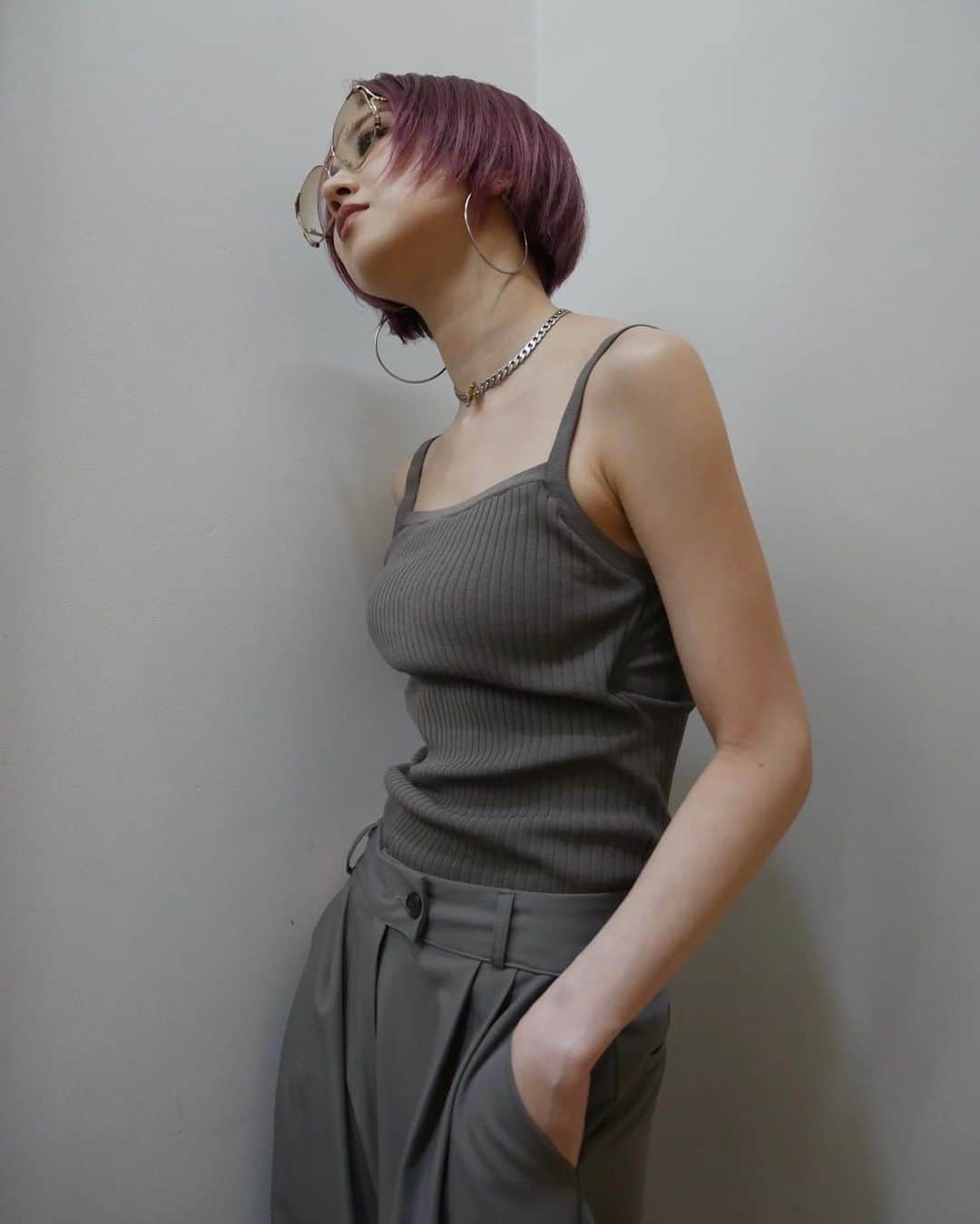 SARAのインスタグラム：「F the 低気圧☔️  tops: @searoomlynn_official  pants: @blackup_kr」
