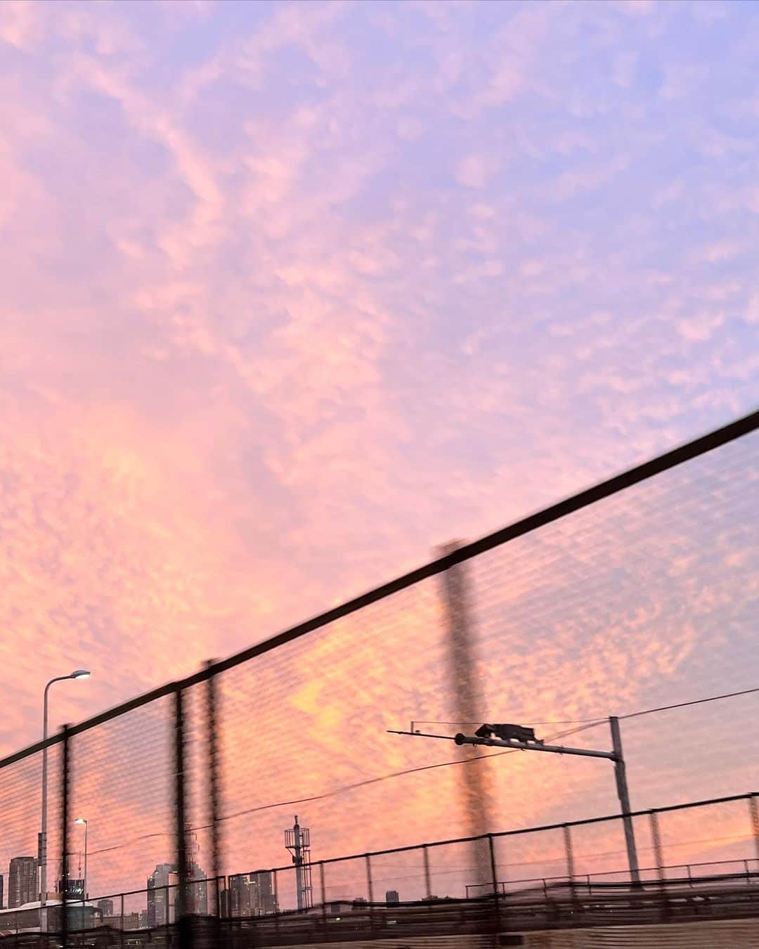 野々村友紀子さんのインスタグラム写真 - (野々村友紀子Instagram)「大阪の空が、綺麗です。  明日は【サタプラ】🌿 土曜日の朝にぴったりな楽しい番組 生放送です。見てねー！」6月9日 19時22分 - nonomura_yukiko