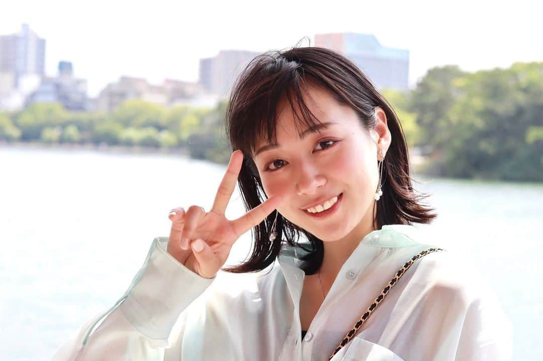 寺田真珠のインスタグラム：「🏝🤍  福岡撮影3日目にての場所  海が綺麗すぎて癒された  自分が生まれた福島県もたっっくさん海だらけだけど、  福岡もすごいの！！！！！！！ 海見るだけで心がぱぁーーーってなる。  このお気に入りの服で行けたのも 大正解でした☁️☁️  #福岡 #福岡県 #シーサイドももち海浜公園 #ももち浜 #海水浴 #photography #photo #ootd #ootdfashion #fashion #heather #ヘザー #グロスカラーシャツ #グロスカラー #シャツコーデ #shirt #シンプルコーデ #カジュアルコーデ #夏服コーデ #夏服 #夏コーデ #summerfashion」