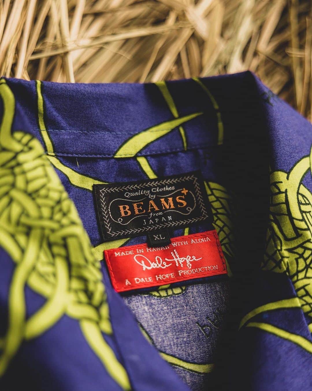 BEAMS+さんのインスタグラム写真 - (BEAMS+Instagram)「... DALE HOPE × BEAMS PLUS 6.10(Sat.) Release ... A special order with Dale Hope, a world-renowned master of the aloha shirt world. In addition to the aloha shirts that are popular every season, a handkerchief and tote bag are also available. The design was inspired by the process of making "Papale lau nui" coconut hats from Dale's archives. The fabric is made of cotton poplin in consideration of the Japanese climate, and the product is made in Hawaii. Enjoy the perfect mood for the coming season!  -----------------------------  世界的巨匠としてアロハシャツ界を牽引する、Dale Hope氏と手がける別注。 今回は、毎シーズン人気を博すアロハシャツに加え、ハンカチーフとトートバッグを展開。 Dale氏の所有するアーカイブの中から『Papale lau nui』のココナッツ帽子を製作する過程からインスピレーションを受け、デザインされた柄を採用。 生地は日本の気候を考慮したコットンポプリン素材で製作し、Made In Hawaiiにこだわり仕上げました。 これからの季節にぴったりなムードをお楽しみください！  . @dalehope808 @beams_plus @beams_plus_harajuku @beams_plus_yurakucho #dalehope #beamsplus」6月9日 19時17分 - beams_plus_harajuku
