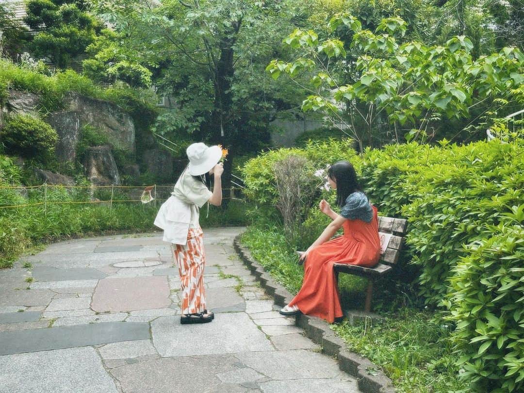 のインスタグラム：「写真部作りたい！！ メンバーをたくさん撮りますよ〜📷  #乃木坂46  #金川紗耶  #sayagram  #現在発売中  #anan  #写真部  #冨里奈央」