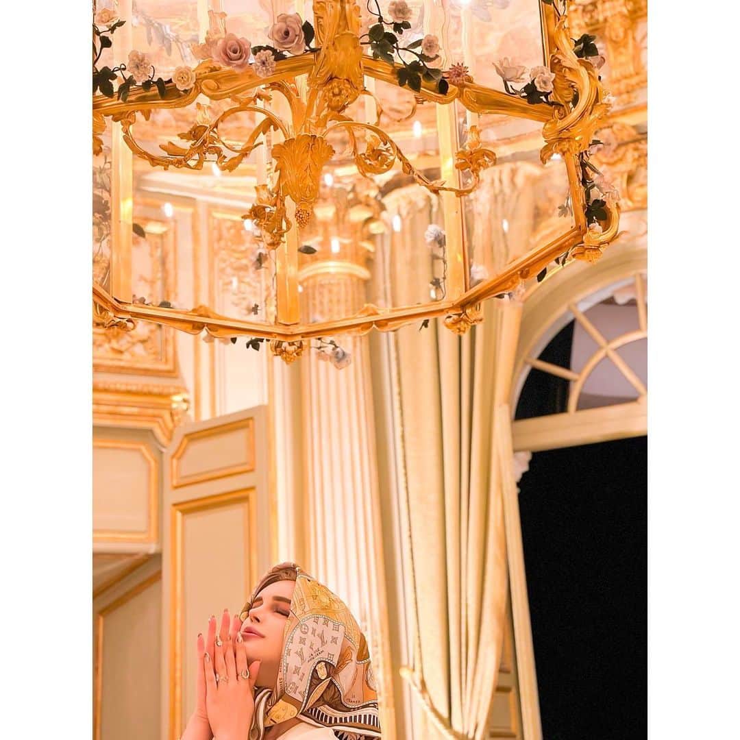 Matt（マット）さんのインスタグラム写真 - (Matt（マット）Instagram)「・ ヴェルサイユ宮殿のガーデンで たくさんの薔薇と出会えた🌹 @chaumetofficial  @chateauversailles」6月9日 19時43分 - mattkuwata_official2018
