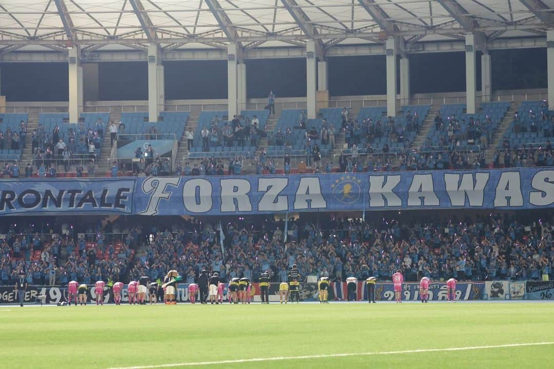 内田錬平さんのインスタグラム写真 - (内田錬平Instagram)「2023/6/7 天皇杯2回戦 vs 川崎フロンターレ 1-3 lose  アウェイの地で最後の最後まで声を出して共に闘った栃木シティサポーターの皆様に感謝です。残された試合で恩返ししていきます。 沢山の応援ありがとうございました。  サッカー選手として悔しいのはもちろん。天皇杯楽しいね。  #天皇杯 #栃木シティ #川崎フロンターレ」6月9日 19時44分 - renpiiiii