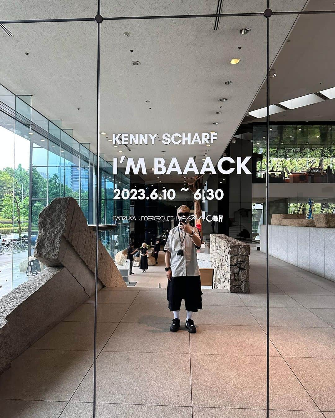 VERBALさんのインスタグラム写真 - (VERBALInstagram)「@kennyscharf is BAAACK in Tokyo🙌  明日から二箇所で開催です:  NANZUKA UNDERGROUND 6月10日(土) – 7月9日(日)  草月会館 草月プラザ 6月10日(土) – 6月30日(金)  #kennyscharf #tokyo  #sogetsukaikan #草月会館  #nanzukaunderground  #watashiwakawaiikemukujara  #わたしはかわいいけむくじゃら」6月9日 19時56分 - verbal_ambush