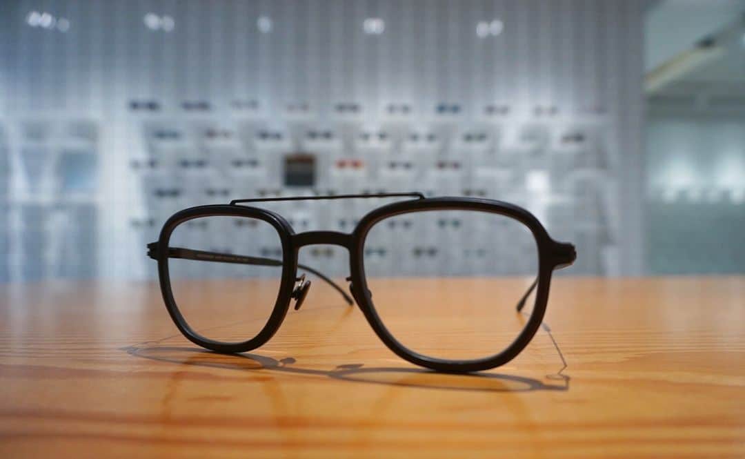 MYKITA SHOP TOKYOのインスタグラム：「【MYLON HYBRID Collection "ALDER"】  いつもご覧いただきありがとうございます。 本日はMYLON HYBRID Collectionより"ALDER"をご紹介致します。   ダブルブリッジでスクエアシェイプのALDERは、フロント部分には３Dプリンターで作成したMYLONを使用している為、角が尖りすぎず温かみを感じる不思議なモデルです。  MYLONは一見重量感のあるように見えますが、ナイロンの一種ポリアミドを使用している為軽く、耐久性のある素材となっております。  こちらのモデルはサングラスもご用意がございますので、店頭にて是非ご覧くださいませ。   MYLON HYBRID Collection "ALDER”  Thank you for visiting our website. Today, we would like to introduce "ALDER" from MYLON HYBRID Collection.   ALDER has a square shape with a double bridge, and the front part is made of MYLON material created by a 3D printer, so it is a mysterious model with warmth and not too sharp corners. MYLON may look heavy at first glance, but it is made of polyamide, a type of nylon, making it a light and durable material.  This model is also available in sunglasses, so please visit our store.  #mykita  #mykitamylon  #eyewear  #eyewearfashion  #マイキータ  #メガネ」