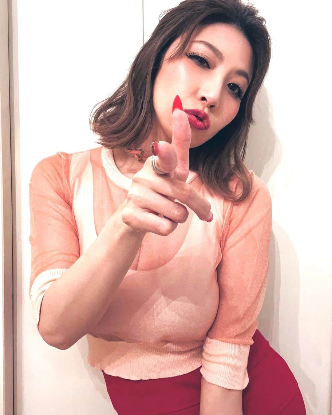 MAKIさんのインスタグラム写真 - (MAKIInstagram)「ハートを狙い撃ち💘表紙も決まり執筆と画像編集も無事終わり、フィード投稿再開🫢  #ハートフレンチ #ハートネイル #グラデーションネイル  #ラプネイルズ #ラブ  #ファッションブランド #ブランド立ち上げ #起業家 #ダンサー #ショーガール #モデル #東京 #東京ガール #rhapnails  #rhap  #fashionbrand #startsafashionbrand #entrepreneur #dancer #showgirl #model #tokyo #tokyogirl」6月9日 19時55分 - maki_rhap