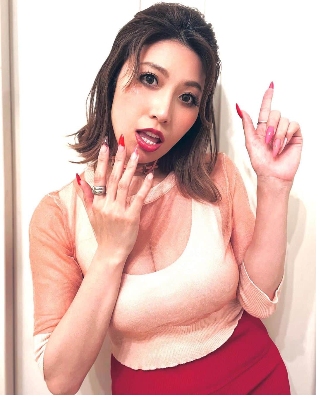 MAKIさんのインスタグラム写真 - (MAKIInstagram)「ハートを狙い撃ち💘表紙も決まり執筆と画像編集も無事終わり、フィード投稿再開🫢  #ハートフレンチ #ハートネイル #グラデーションネイル  #ラプネイルズ #ラブ  #ファッションブランド #ブランド立ち上げ #起業家 #ダンサー #ショーガール #モデル #東京 #東京ガール #rhapnails  #rhap  #fashionbrand #startsafashionbrand #entrepreneur #dancer #showgirl #model #tokyo #tokyogirl」6月9日 19時55分 - maki_rhap