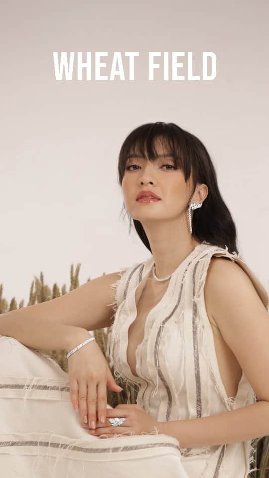ラライン・シャーのインスタグラム：「Lost in the radiant allure of the 'Wheat Field' Collection 🌾  Each piece, a mesmerizing ode to nature's bounty, tells a story close to my heart. As I reflect on the stunning designs, I am reminded of the strength and grace of golden wheat field.  These sentiments are beautifully mirrored in the collection, truly captivating the imagination. Experience the charm of 'Wheat Field' Collection with me✨  #AdelleJewellery #WheatFieldCollection」