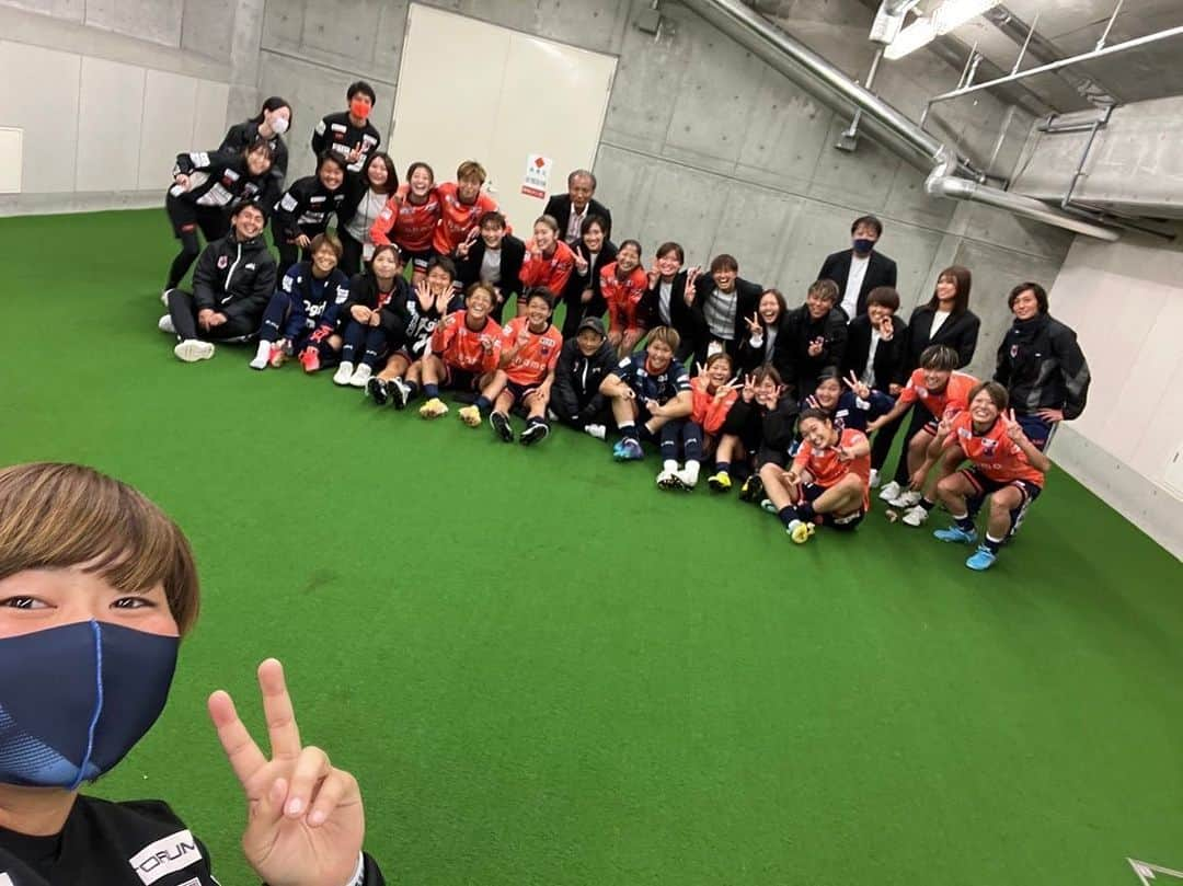 有吉佐織のインスタグラム：「🐿️🧡  最終戦！！勝って笑顔で！！  #大宮アルディージャventus  #🐿️🧡 #Yogibo #weリーグ #まるくんお誕生日おめでとう🎉 #勝って #みんな笑顔で #1枚目+えりはるな」