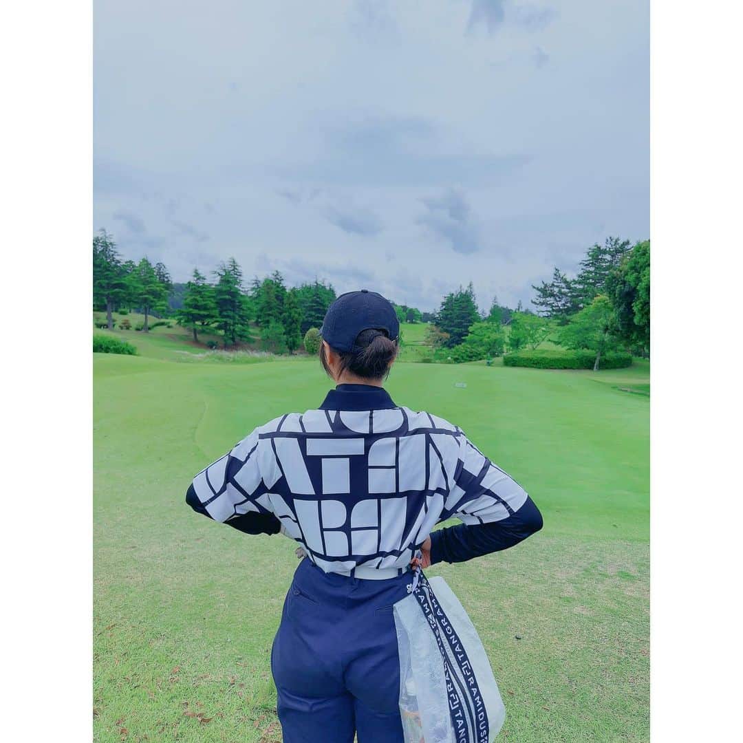 水崎綾女さんのインスタグラム写真 - (水崎綾女Instagram)「Golf⛳️⛳️⛳️ score 89 今年2回目のゴルフはチップインバーディー出来たので嬉しかったです。気持ちいい〜♡  👚 @tangram_tokyo   #golf #golfswing #golfwear  #golflife #⛳️ #tangram #tangramgolf #ゴルフ」6月9日 20時07分 - misakiayame