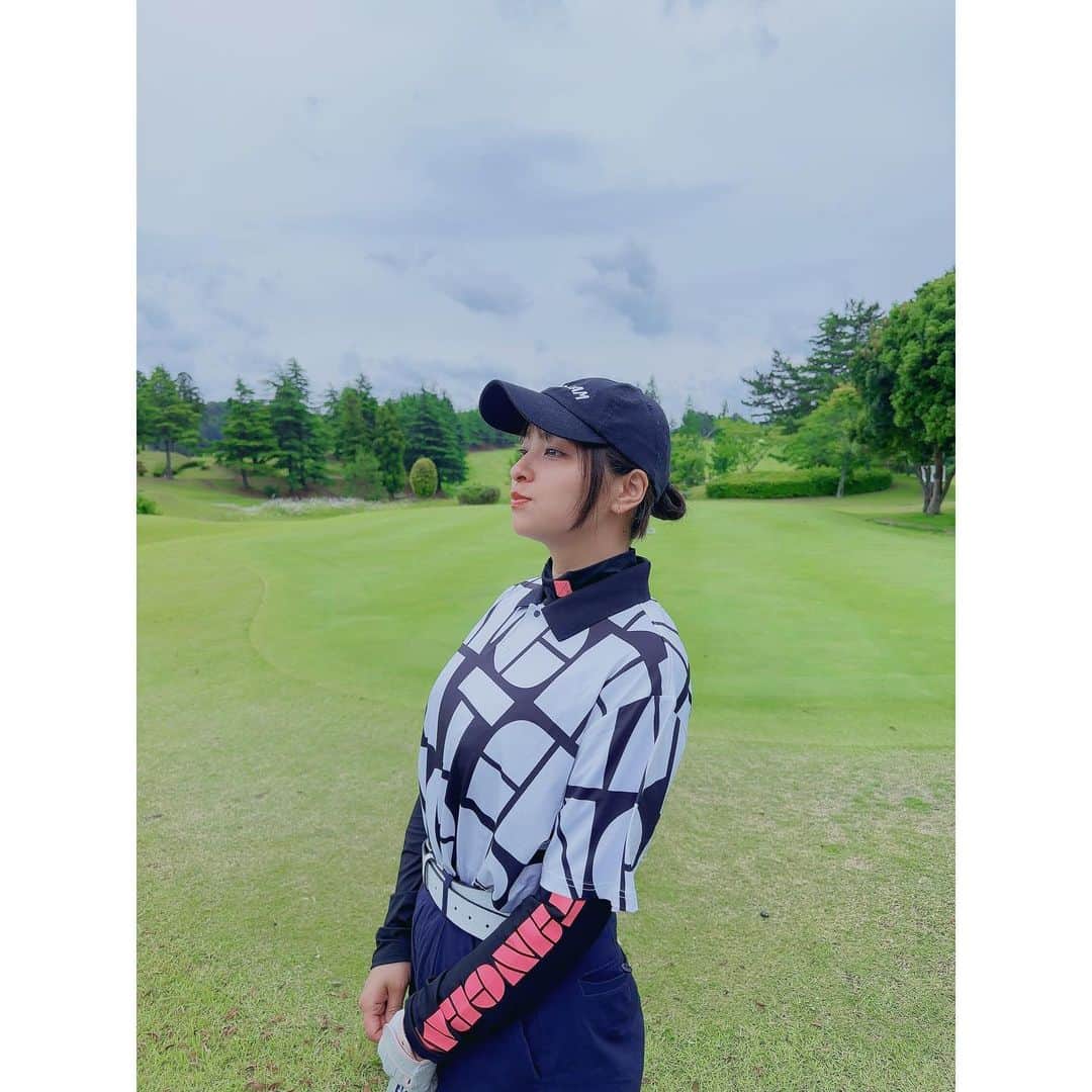 水崎綾女さんのインスタグラム写真 - (水崎綾女Instagram)「Golf⛳️⛳️⛳️ score 89 今年2回目のゴルフはチップインバーディー出来たので嬉しかったです。気持ちいい〜♡  👚 @tangram_tokyo   #golf #golfswing #golfwear  #golflife #⛳️ #tangram #tangramgolf #ゴルフ」6月9日 20時07分 - misakiayame