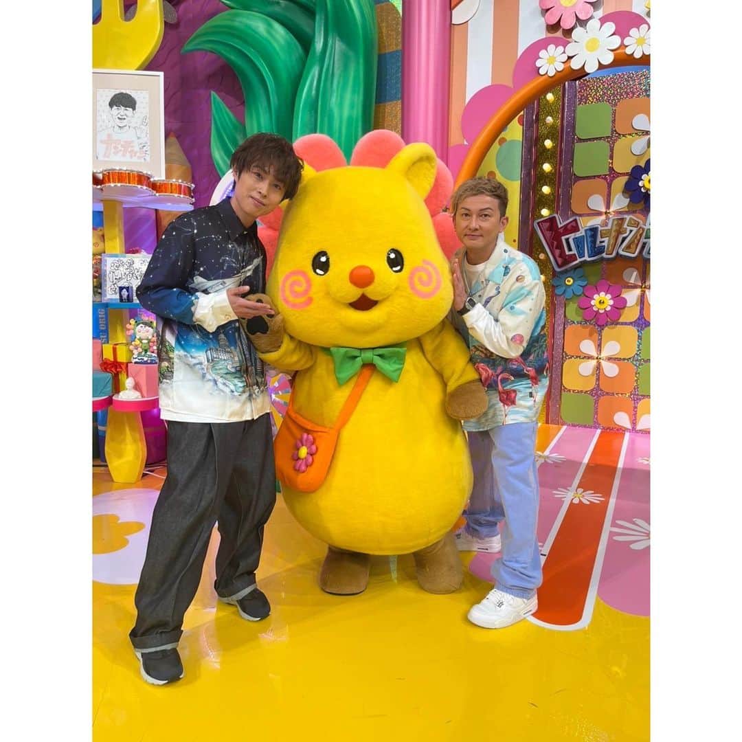 日本テレビ「ヒルナンデス！」のインスタグラム：「. 今日のゲストはDA PUMPの#ISSA さん、#YORI さんでした🇺🇸  隠れ名店さんぽ、まさかのお見送り芸人しんいちさんに遭遇！しんいちさんオススメのお店、美味しそうでしたね✨フレンチもとってもおしゃれで素敵でした！  美ダンディーは今回も驚きの大変身でした！！応募して下さったおふたり、ありがとうございました💌  🌼来週(月)のヒルナンデスは〜？🌼  ①主婦がやっている！料理のコツテスト＜サバみそ＞ 身が崩れてしまったりにおいが残っていたりと 挑戦するにはなにかとハードルの高いイメージのサバみそが ちょっとしたコツを使えばご家庭でもお店のような仕上がりに！ さらに家庭でも使えるサバみそ作りのコツをプロが伝授！  ②お父さんお母さん世代に教えたい！最新トレンド！ 「梅雨間近！トレンド傘」＆「ラク家事　お掃除グッズ」＆「話題沸騰中の焼肉きんぐ」  ③プロがオススメする熱海の新しい楽しみ方！ 名物料理から熱海の自然を一望できる絶景露天風呂まで！  #ヒルナンデス #羽鳥慎一 #中野美奈子 #中村仁美 #松陰寺太勇  #浦野モモ (C)日本テレビ」