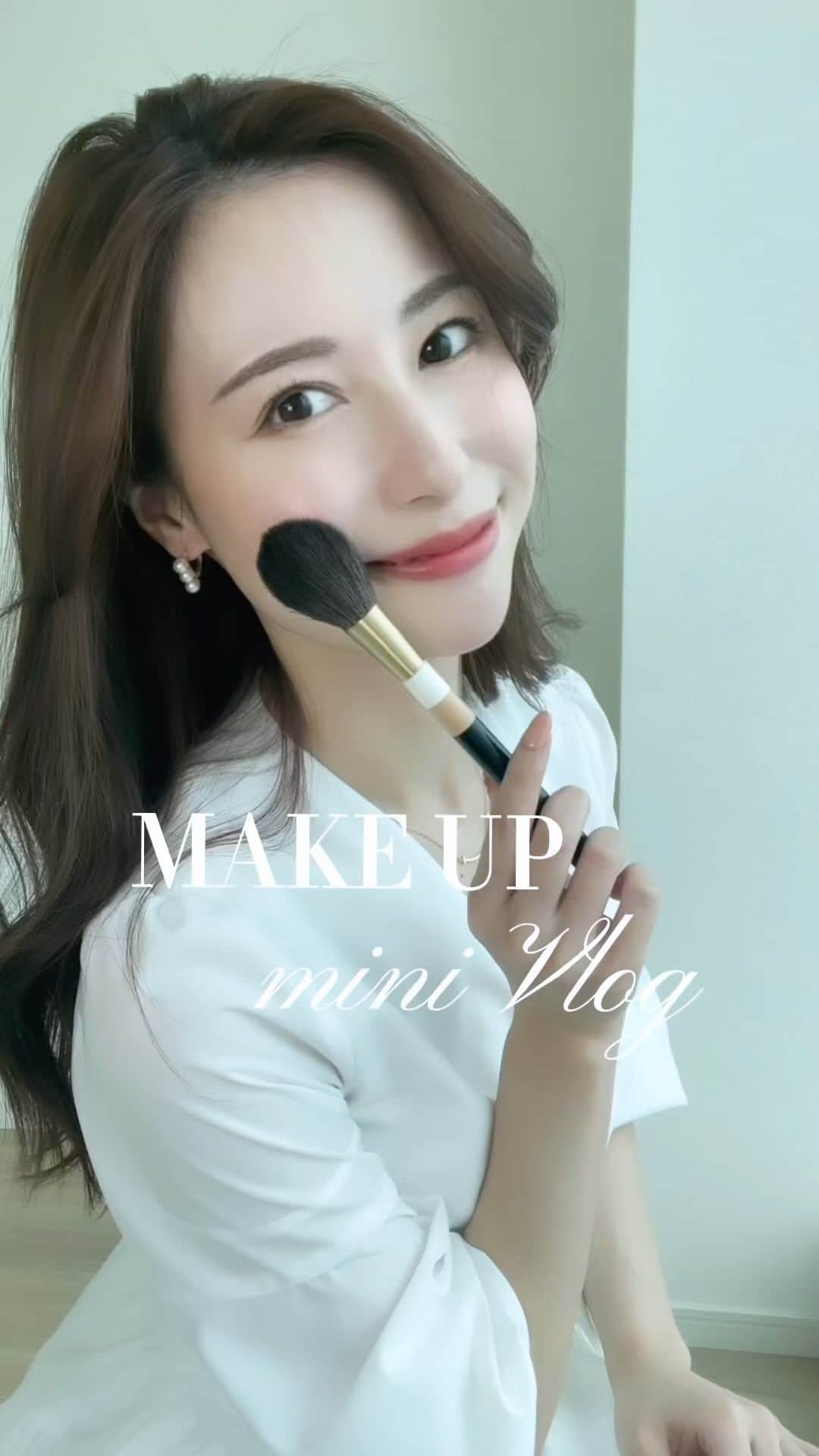 Chihiroのインスタグラム：「毎日のMake Upの全容❤︎  以前からリクエストをいただいていた 私の毎日のメイクアップ動画💄  ついに！！！公開です！！！！👏 今回は早送りver。 使っているコスメなど、詳細はCiccyアカウントにて 近日公開予定です♡ ▶︎ @ciccy_shibaura   曲はプラダを着た悪魔のオープニング曲👯‍♀️ この曲聴くと、メイクしたくなるよね❤︎  〜〜〜〜〜〜〜〜〜〜〜〜〜〜〜〜〜〜〜 【イメージコンサルティングサロン　Ciccy】  パーソナルカラー診断が気になる方はこちら ▶︎ @ciccy_shibaura   ♦︎時間 9:30〜17:30 (時間調整可能)  ♦︎場所 東京都港区芝浦  ♦︎定休日 なし  ♦︎メニュー ✈︎Economy class✈︎ パーソナルカラー診断＋骨格診断 Ciccy診断士枠: ¥22,500- 代表栂野枠：¥32,000- ※ペア診断可能  ✈︎Business class✈︎ パーソナルカラー診断＋骨格診断＋メイクレッスン 代表栂野枠：¥48,500- ※ペア診断可能  ✈︎First class✈︎ 3〜4日かけて行うトータルプロデュース。メニューはカスタマイズ可能。 代表栂野枠：99,500-  詳細はInstagramプロフィール下のURLよりご確認ください。 〜〜〜〜〜〜〜〜〜〜〜〜〜〜〜 【イメージコンサルタント養成講座】  GIA芝浦校の養成講座は6月まで満席です。 現在2023年7月スタートより募集を開始いたしました♡ 詳しくはHPをご覧ください♡  〜〜〜〜〜〜〜〜〜〜〜〜〜〜〜」